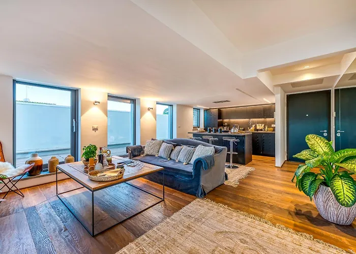 Skylife 360 Rooftop Penthouse